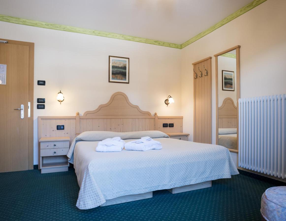 Hotel Crepei Pozza di Fassa Exteriör bild