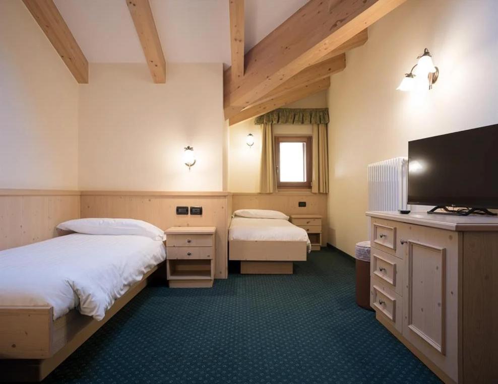 Hotel Crepei Pozza di Fassa Exteriör bild